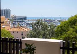 Fully renovated 2+1 bedroom triplex apartment on the second line of Vilamoura Marina