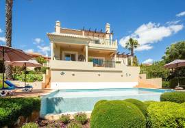 Three bedroom villa with pool and views of the golf course
