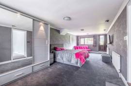 Luxury 4 Bed House For Sale In Wraysbury Royal Borough of Windsor