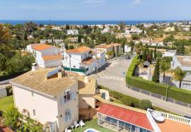 4-Bedroom Villa With Partial Sea Views and Investment Potential l Carvoeiro