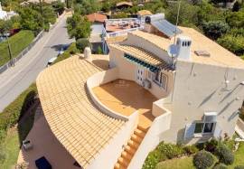 4-Bedroom Villa With Partial Sea Views and Investment Potential l Carvoeiro