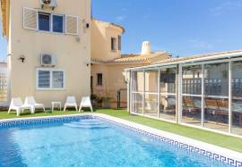 4-Bedroom Villa With Parcial Sea Views and Investment Potential l Carvoeiro