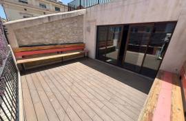 Magnificent location of a small building with business in the centre of Alicante.