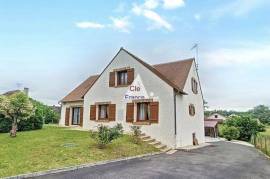 Detached House with Garden