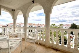 2 BED lovely apartment with sea views in...