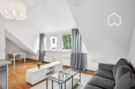 Bright and gorgeous suite in vibrant neighbourhood