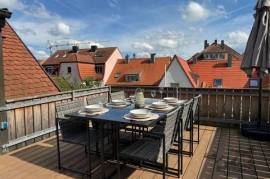 Charming and central flat with roof terrace, kitchen, parking space