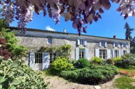 Lovely renovated farmhouse between Surgeres and Saint Jean d'Angely