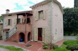 CDL8832- Detached house on two levels 4 km from Castiglione del Lago