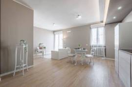 Four Room Apartment - Desenzano del Garda. Renovated apartment in the heart of Desenzano