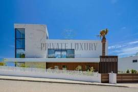 4 Bedroom Villa in Albufeira - A Haven of Elegance and Modernity