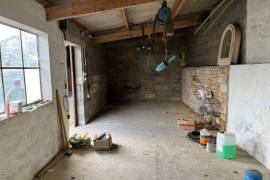 €51000 - Large Barn With Garden & Courtyard. Ideally For A Business