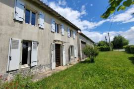 €117700 - Beautiful Stone House with Large Garden