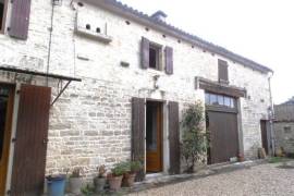 €118200 - Pretty Stone Cottage In A Village Near To Mansle