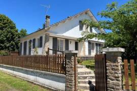 €149800 - Beau Pavillon between Ruffec and Sauze-Vaussais