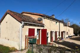 €185000 - Quiet Hamlet Location : Beautiful Character House with Gite Potential