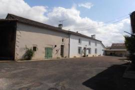 €223400 - Renovated 3 Bedroomed Stone Property