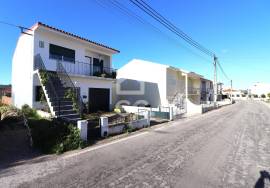 Detached house with 3 bedrooms, garden and garage, in Lousã.