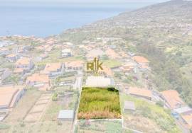 Land with 685 m2 with sea view