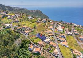 Land with 685 m2 with sea view