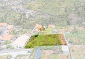 Land with 685 m2 with sea view