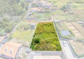 Land with 685 m2 with sea view