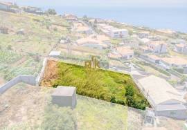 Land with 685 m2 with sea view