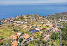 Land with 685 m2 with sea view