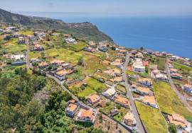 Land with 685 m2 with sea view