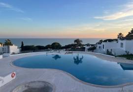 Front Line Luxury T2 Duplex Villa in Seafront resort  (pool, garden, nomad workplace) Olhos de Água