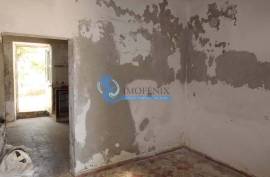 5 bedroom villa to restore located in Moncarapacho- Olhão