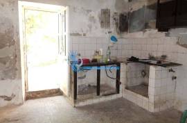 5 bedroom villa to restore located in Moncarapacho- Olhão