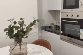 Apartment 2 Bedrooms + Patio in Lisbon