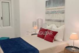 Apartment 2 Bedrooms + Patio in Lisbon