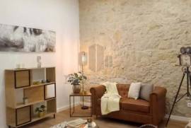 Apartment 2 Bedrooms + Patio in Lisbon