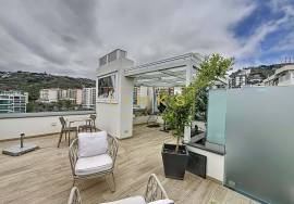 Fabulous luxury penthouse: breathtaking views and superb privacy in a privileged area of Funchal