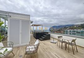 Fabulous luxury penthouse: breathtaking views and superb privacy in a privileged area of Funchal