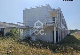 Building and House to recover (10 apartments + 1 house) in Famalicão - Nazaré