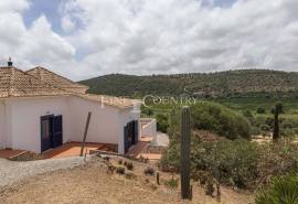 Tavira: Traditional-style villa, 3 bedrooms, and a ruin to be rebuilt, beautiful countryside views.