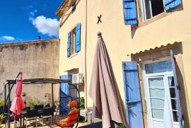 Village House (Former Part Of The Castel) Composed Of 2 Parts That Can Be Totally Independent Offering 237 M2, Garage, Courtyard And Terrace