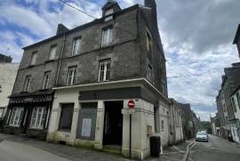 Town House with Huge Potential for Small Budget