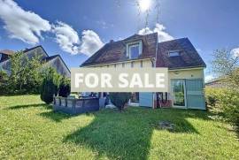 Pretty Cottage with Garden Close to the Coast