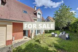 Pretty Cottage with Garden Close to the Coast