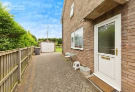 3 bedroom, Semi-detached house for sale