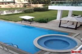 Windmill Village - Luxurious 7-Bedroom Pool Villa at Windmill Golf Course Bangna