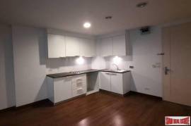 D65 - Comfortable Studio Condo in a Low Rise Building for Sale in Ekkamai