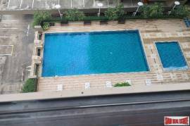 Lumpini Place Ratchada Thaphra 2Bedrooms only 3.75 millions Baht close to Silom line BTS