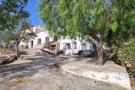 4 Bedroom Country House Including A Separate Guest Apartment And Pool