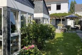 Cozy house with terrace and garden oasis for rent until July 31, 2025