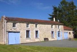 Detached traditional farmhouse, La Chapelle-Themer, Vendee